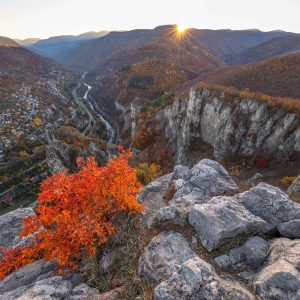 32.ЗАЛЕЗ НАД ЛАКАТНИК/SUNSET OVER LAKATNIK